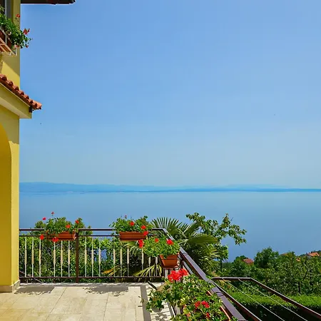 Apartamento Laurus-3 By Interhome Lovran