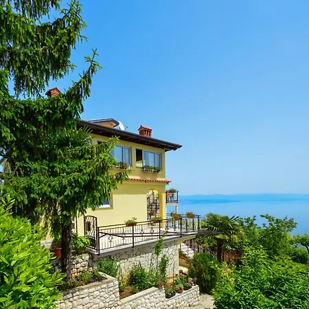 Laurus-3 By Interhome Lovran