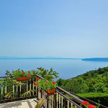 Laurus-3 By Interhome *