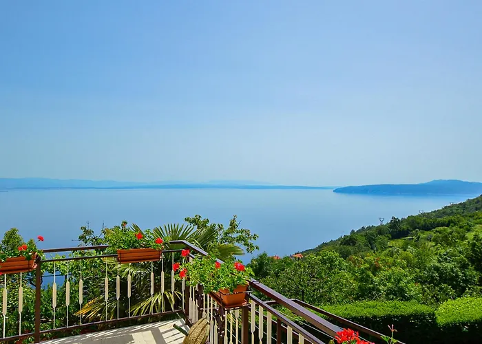 Laurus-3 By Interhome *