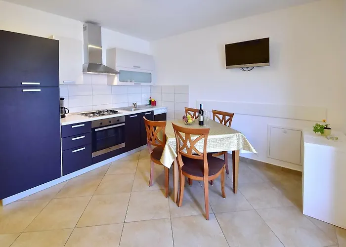 Apartment Laurus-3 By Interhome