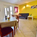 Laurus-3 By Interhome Appartamento