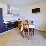 Appartamento Laurus-3 By Interhome