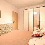 Laurus-3 By Interhome *