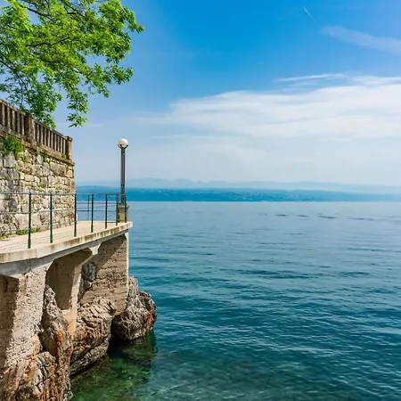 Laurus-3 By Interhome *