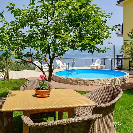 Laurus-3 By Interhome Lovran