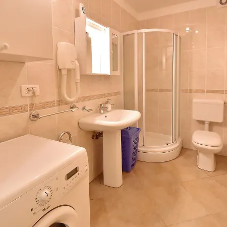 Laurus-3 By Interhome Apartman Lovran