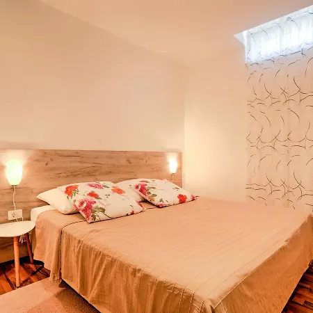 Apartment Laurus-3 By Interhome *