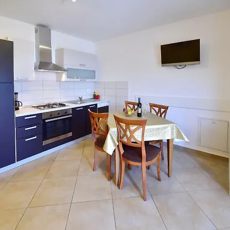 Apartment Laurus-3 By Interhome
