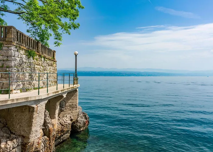 Laurus-3 By Interhome *