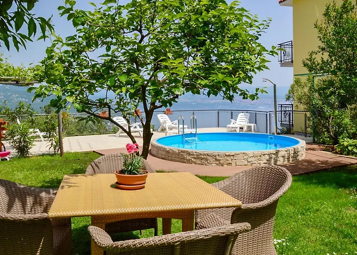 Laurus-3 By Interhome Lovran