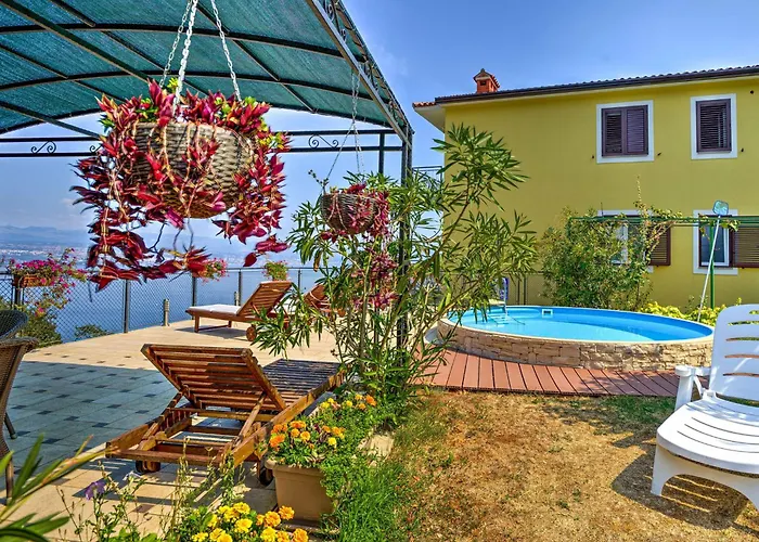 Laurus-3 By Interhome Apartman