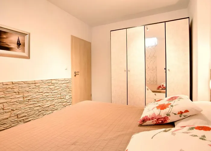 Laurus-3 By Interhome *